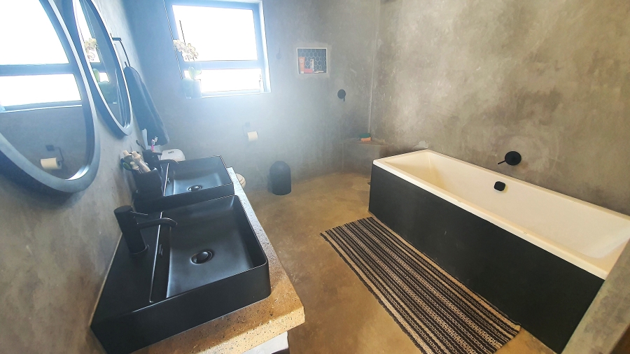 4 Bedroom Property for Sale in Shelley Point Western Cape